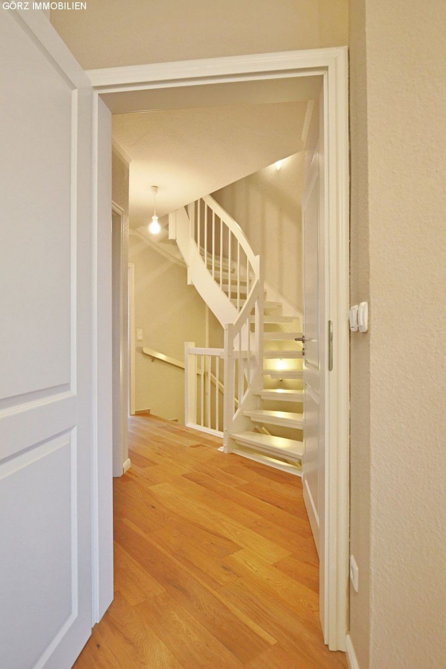 Elegantes Wei� Reihenhaus Norderstedt