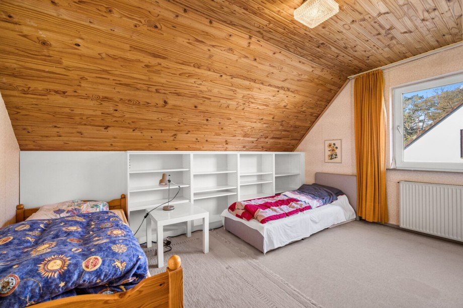 Schlafzimmer 2, DG Einfamilienhaus Norderstedt
