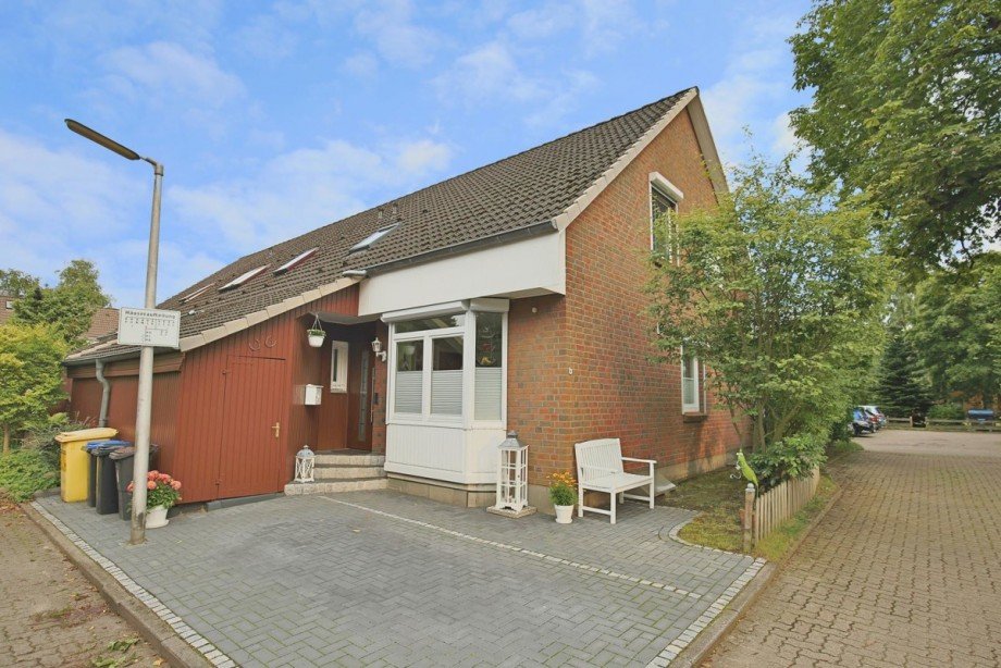 Stra�enansicht Reihenendhaus Norderstedt