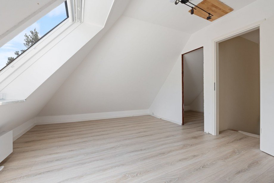 Zimmer im DG mit Nebenraum Doppelhaush�lfte Norderstedt
