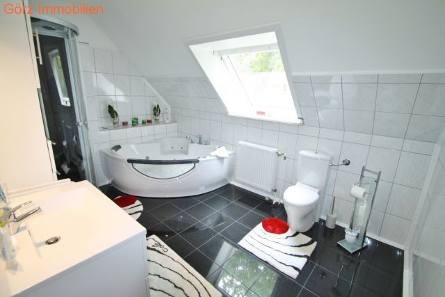 Das moderne Vollbad mit Fenster Einfamilienhaus Norderstedt