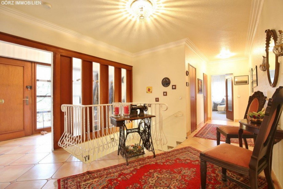 Blick �ber den Flur auf die Haust�r und hinten ins Schlafzimmer Einfamilienhaus Quickborn-Heide