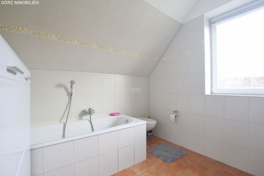 ... mit Badewanne Doppelhaush�lfte Norderstedt