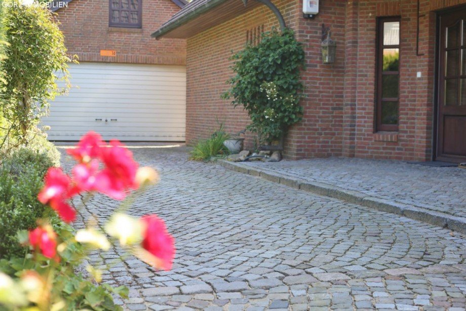 Auffahrt zur Garage Einfamilienhaus Kaltenkirchen