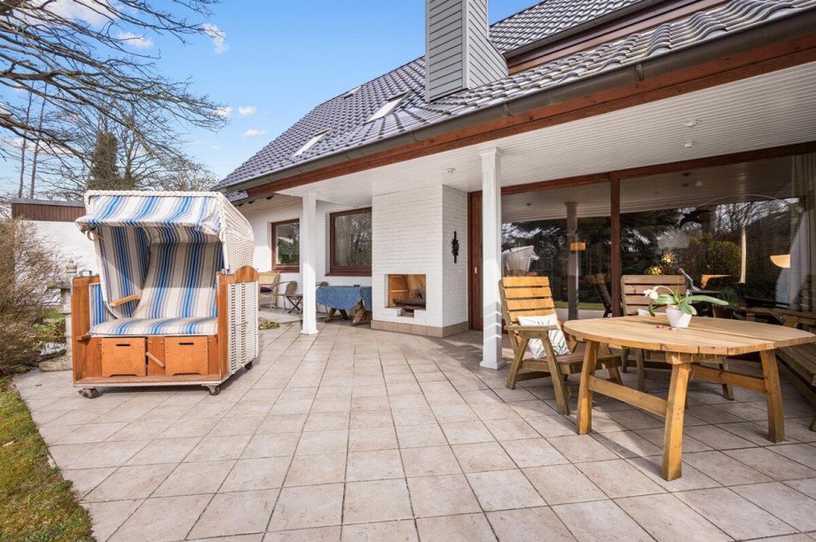 Terrasse mit Au�enkamin Einfamilienhaus Henstedt-Ulzburg