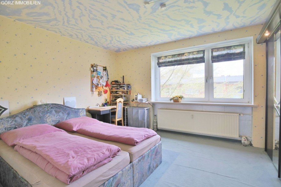 Schlafzimmer mit Arbeitsplatz Dachgeschosswohnung Hamburg