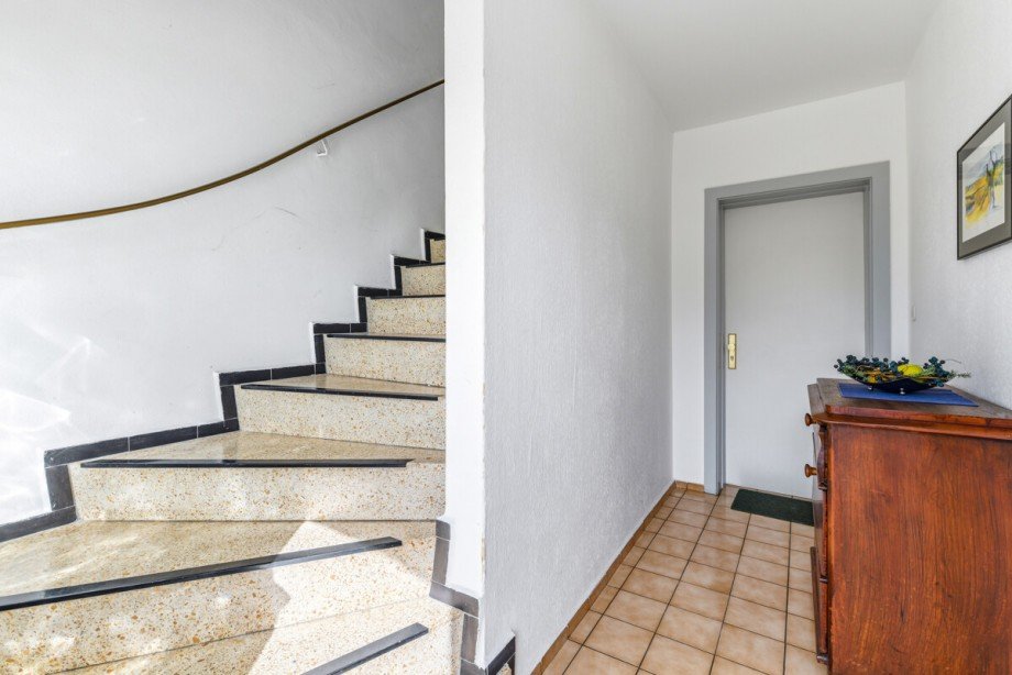 Hausflur/Treppe zum OG Zweifamilienhaus Tangstedt