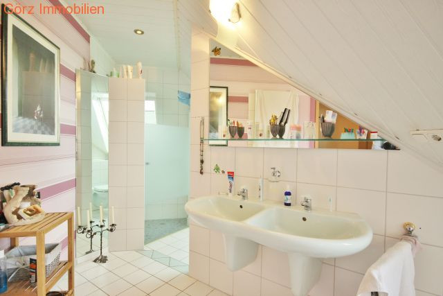 Vollbad im OG Einfamilienhaus Sarlhusen