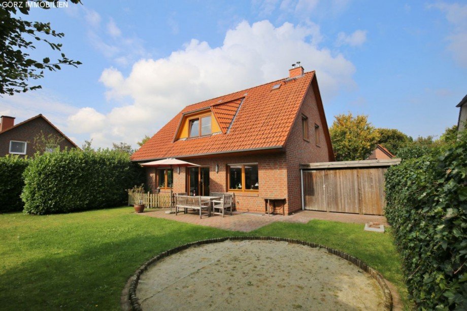 Platz f�r Ihren Pool oder Ihr Trampolin Einfamilienhaus Norderstedt