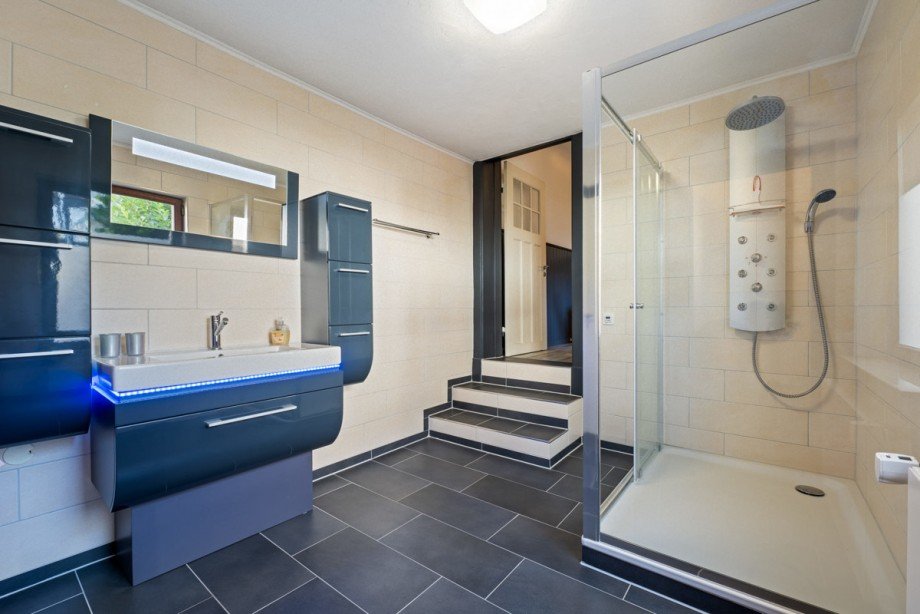 �bergro�e Dusche Zweifamilienhaus Hamburg