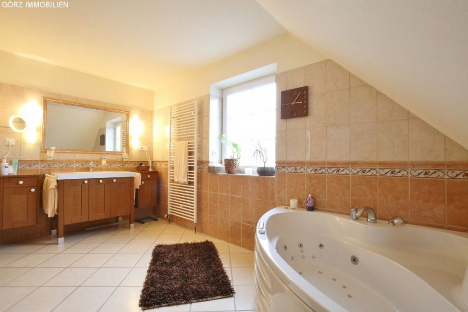 gro�es Vollbad mit Whirlpool Doppelhaush�lfte Henstedt Ulzburg