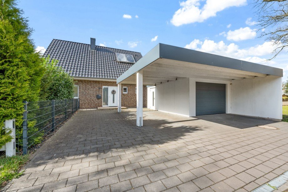 sch�nes Carport Einfamilienhaus Norderstedt / Glash�tte