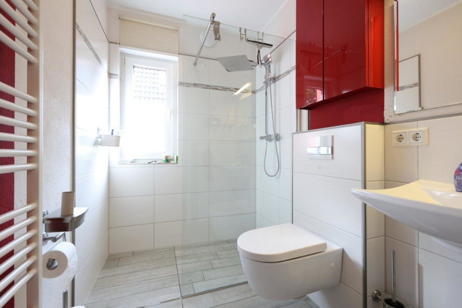 G�ste-WC mit Dusche Einfamilienhaus Kummerfeld