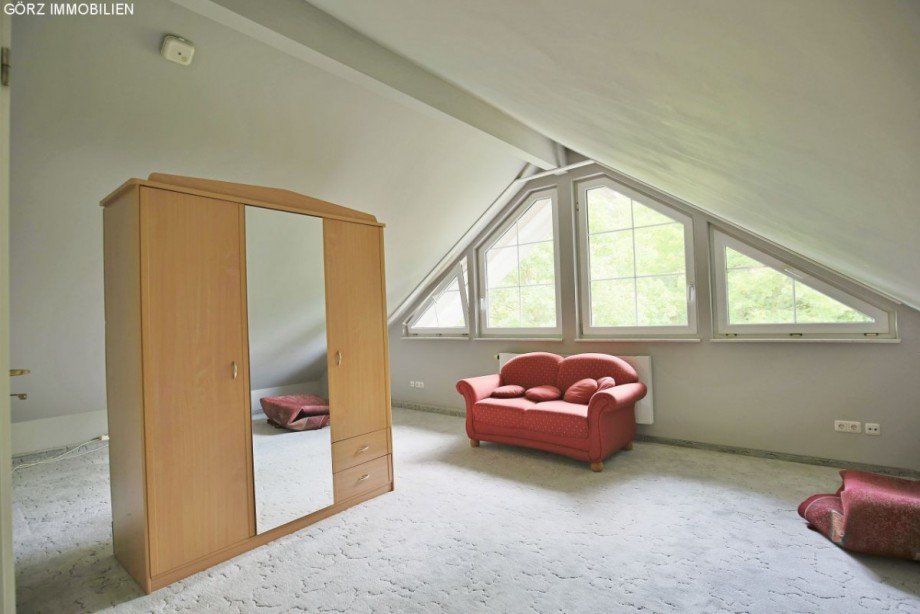 Ausgebautes Dachstudio mit sch�nem Fensterelement Doppelhaush�lfte Norderstedt