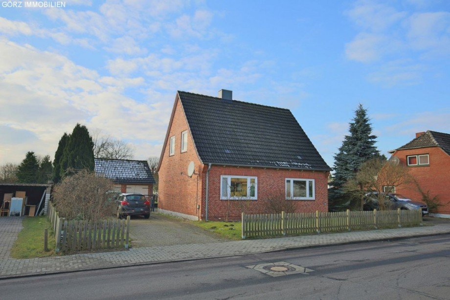 Blick von der Stra�e Einfamilienhaus Brande-H�rnerkirchen