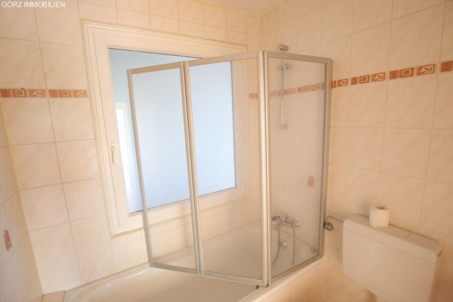 Badewanne und Duschabtrennung Etagenwohnung Quickborn