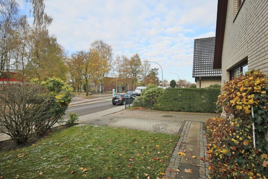 Blick zur Stra�e Einfamilienhaus Norderstedt
