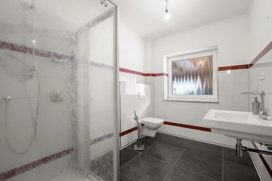 gro�es Duschbad Einfamilienhaus Gro�enaspe