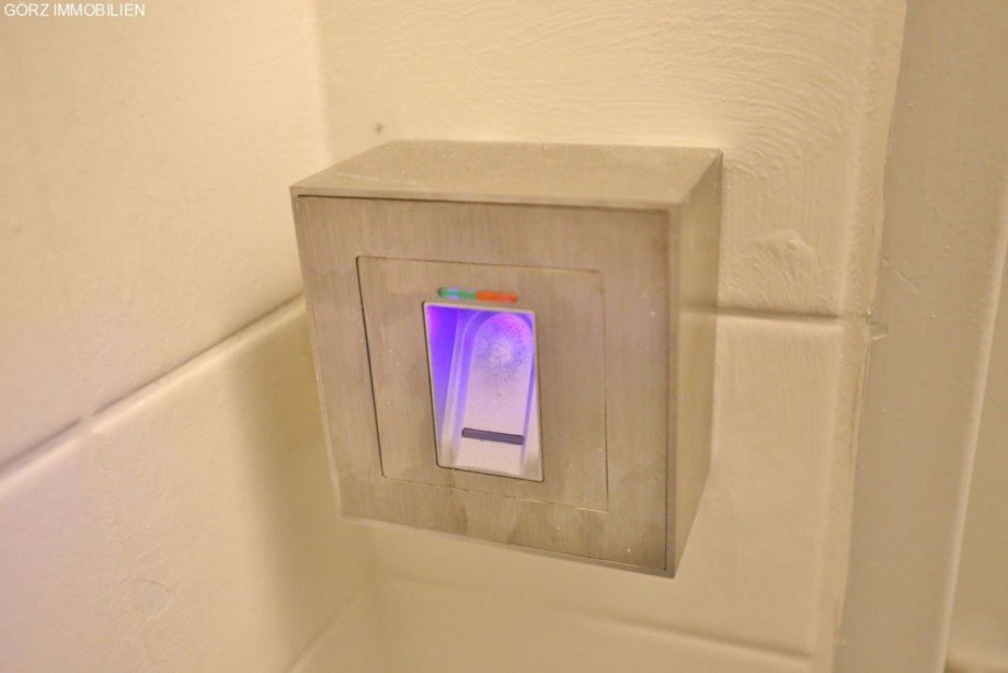 Fingerscanner f�r den Schwimmbadzugang Etagenwohnung Quickborn