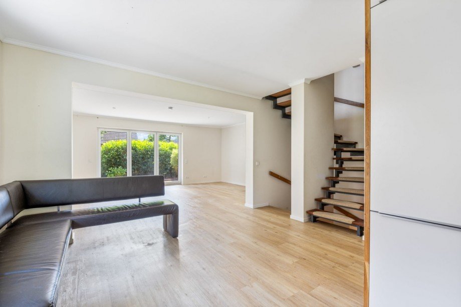 Blick in Wohn-/Esszimmer Doppelhaush�lfte Norderstedt