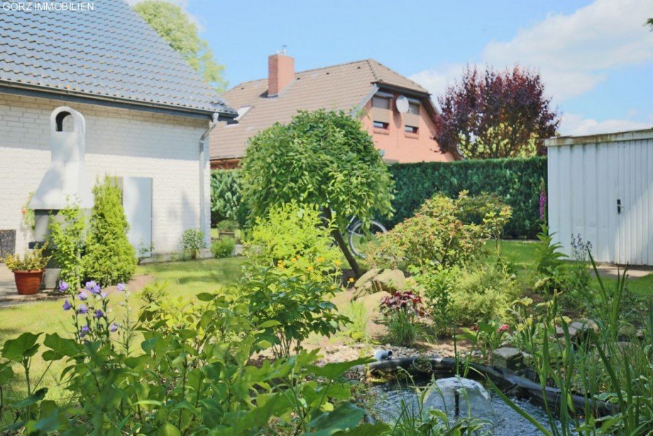 Garten mit Gartenteich Einfamilienhaus Kaltenkirchen