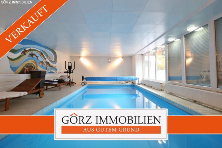  Quickborn-Heide Einfamilienhaus *VERKAUFT* - Gro�z�giges Einfamilienhaus mit Schwimmbad, Garage, Carport, 2 Kaminen uvm.