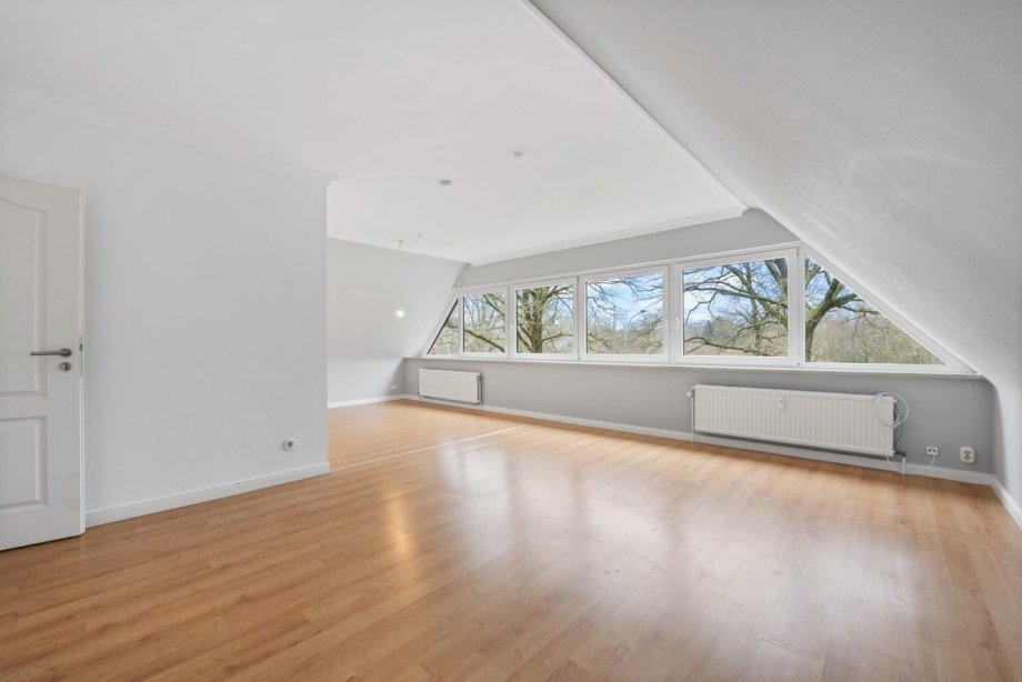 und lichtdurchflutet! Dachgeschosswohnung Quickborn