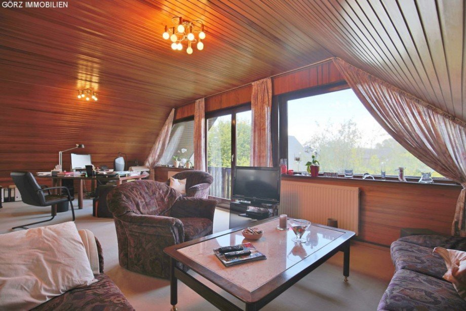 Wohnzimmer mit Loggia im OG Zweifamilienhaus Norderstedt