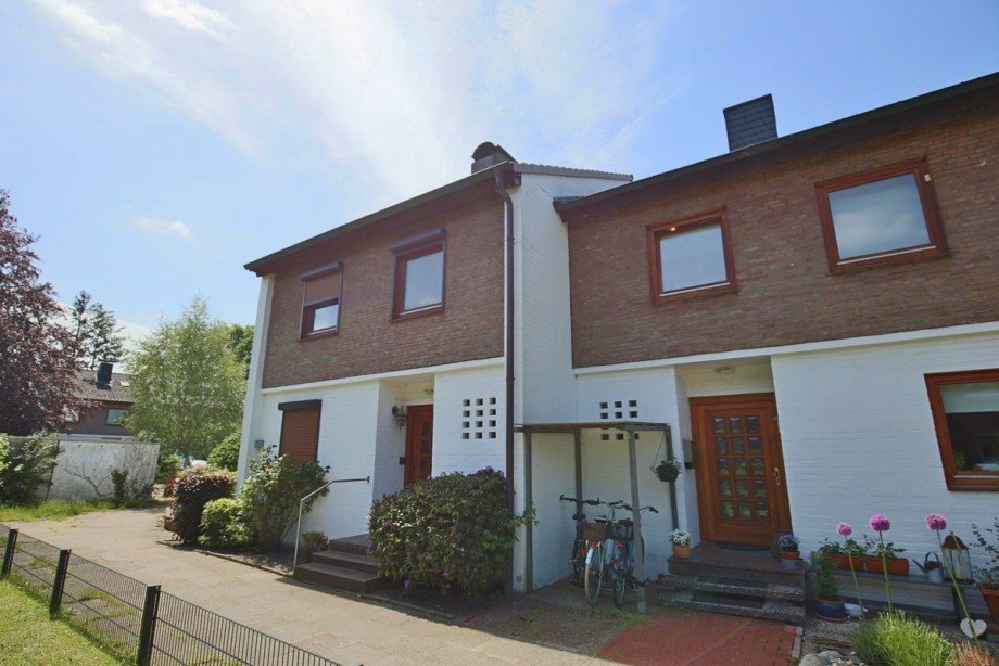 Frontansicht Reihenendhaus Norderstedt