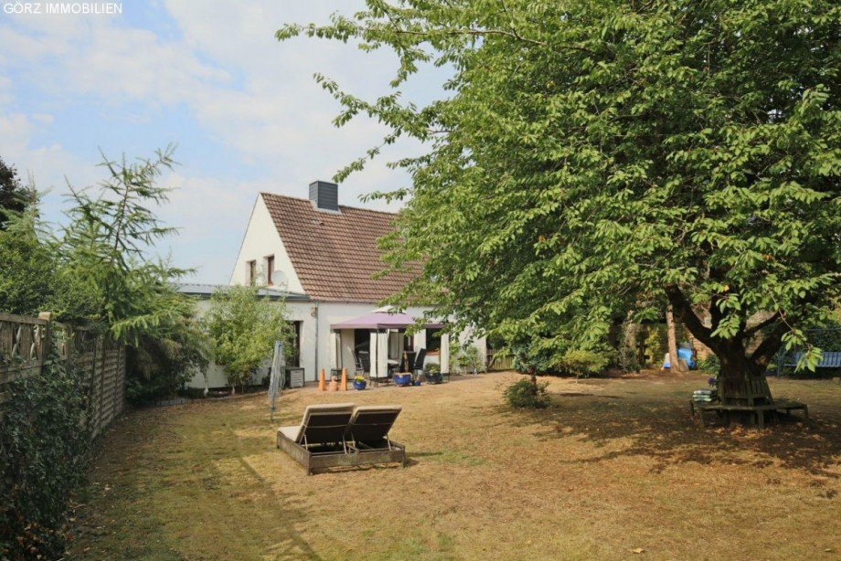 Blick zum Haus Einfamilienhaus Lentf�hrden
