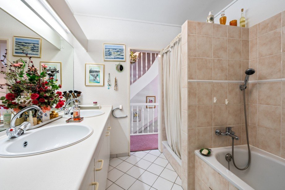 Badewanne und Dusche Reihenmittelhaus Norderstedt