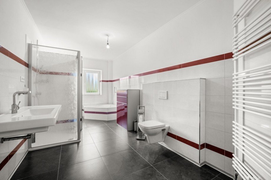 helles Vollbad Einfamilienhaus Gro�enaspe