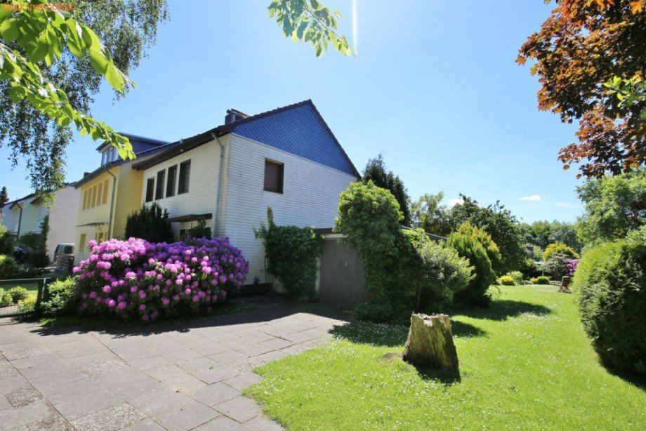 Garage / Blick in den Garten Doppelhaush�lfte Henstedt-Ulzburg