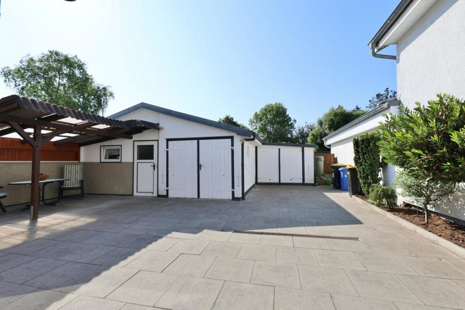 Party/Lagerraum/zwei Garagen Einfamilienhaus Barmstedt