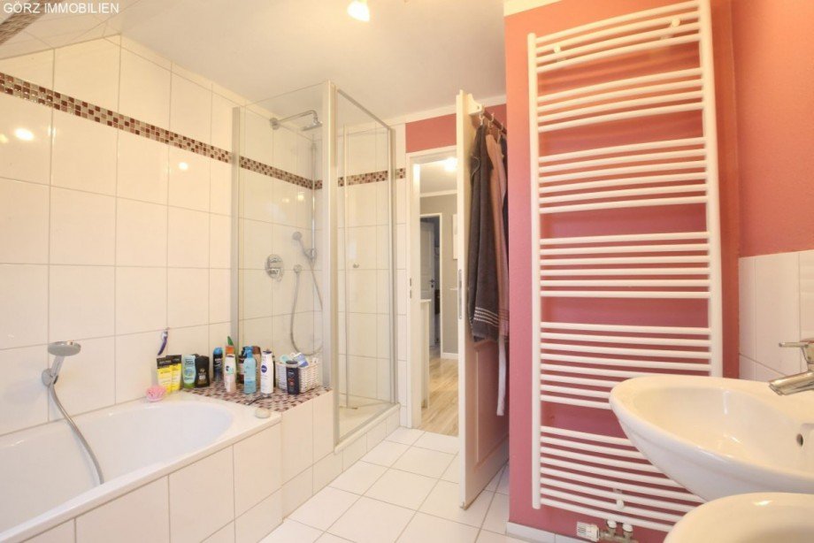 ... mit Badewanne und Dusche Reihenhaus Norderstedt