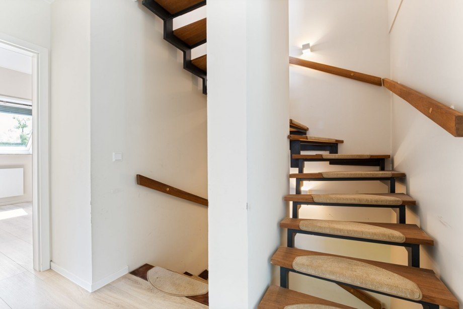 Treppe ins OG und zum Vollkeller Doppelhaush�lfte Norderstedt