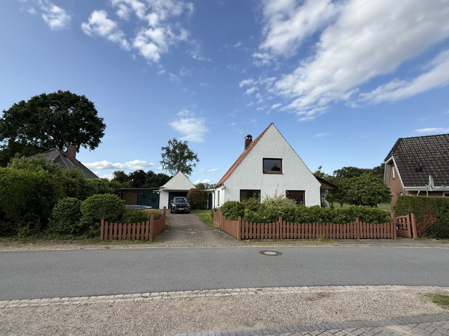 Stra�enansicht Altbestand Wohngrundst�ck Tangstedt