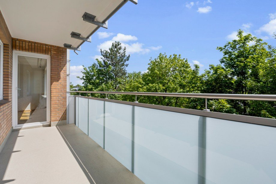 Blick vom Balkon ins Gr�ne Etagenwohnung Norderstedt