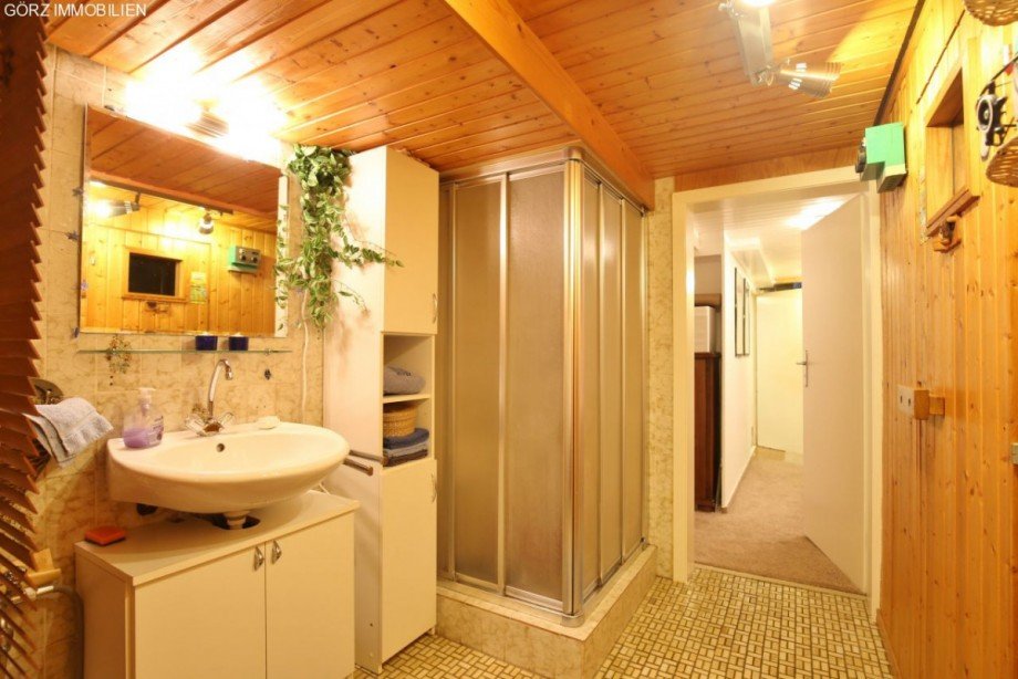 Sauna und Dusche im Keller Reihenendhaus Norderstedt