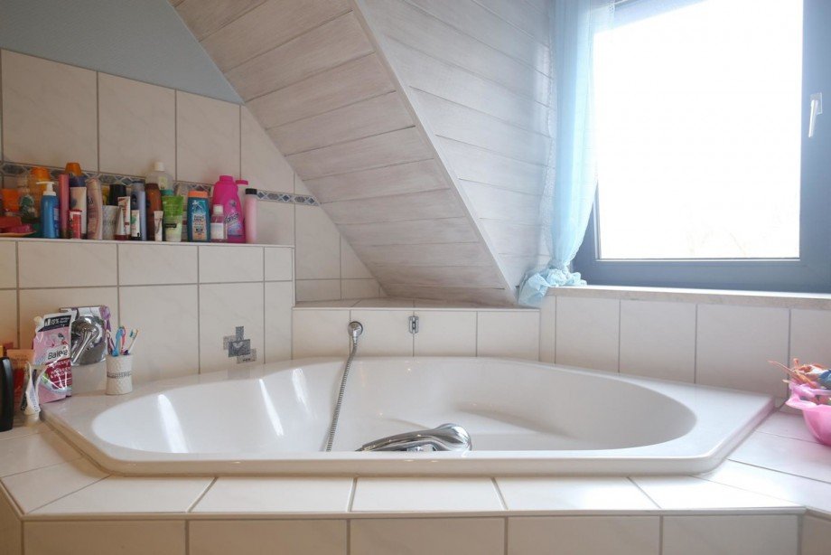 Eckbadewanne Doppelhaush�lfte Quickborn