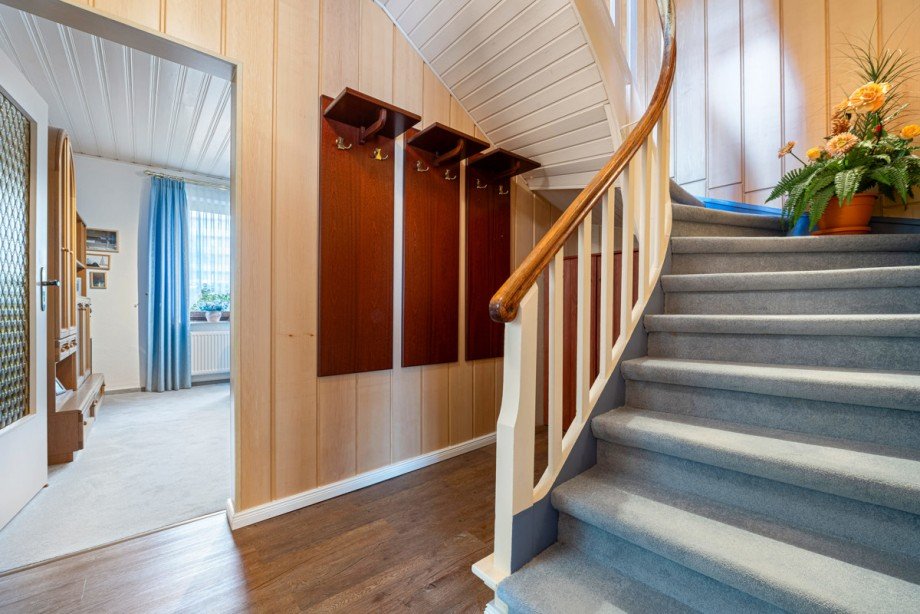 rechte DHH Originaltreppe Zweifamilienhaus Hamburg
