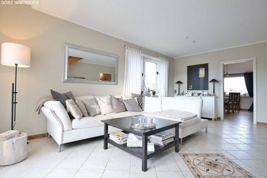 Wohnzimmer, Blick zum Esszimmer Maisonettewohnung Henstedt-Ulzburg