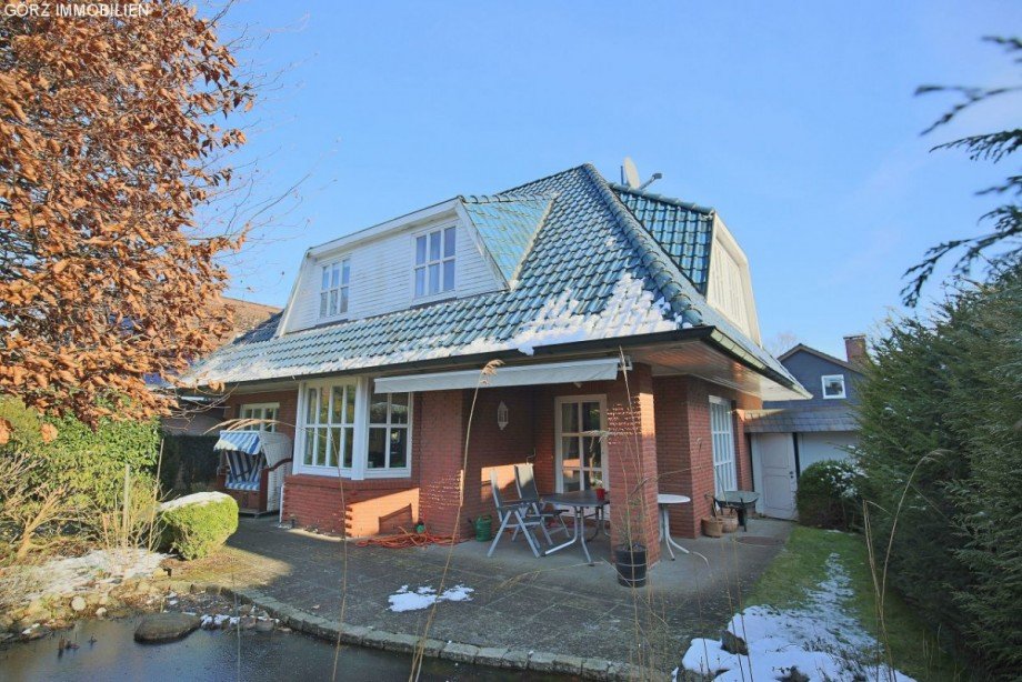 �berdachte Terrasse mit Markise Einfamilienhaus Quickborn