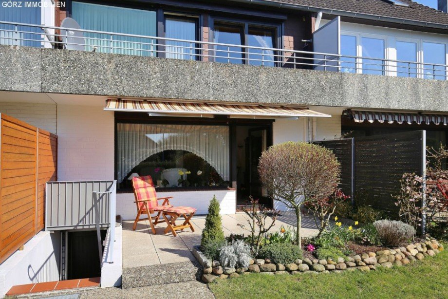 Blick auf die Terrasse und den Kellerabgang Reihenhaus Elmshorn