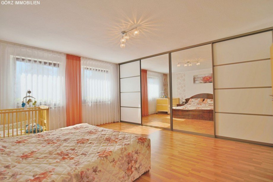 Gro�z�giges Elternschlafzimmer Reihenhaus Barmstedt