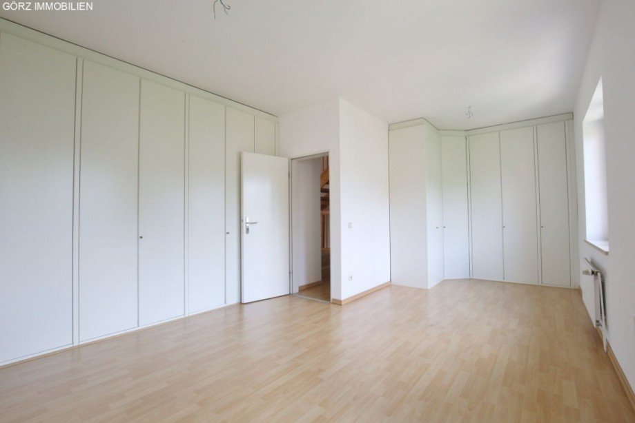 mit gro�en Einbauschr�nken Reihenmittelhaus Norderstedt