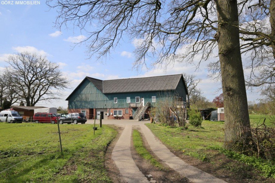 Auffahrt Mehrfamilienhaus Lutzhorn