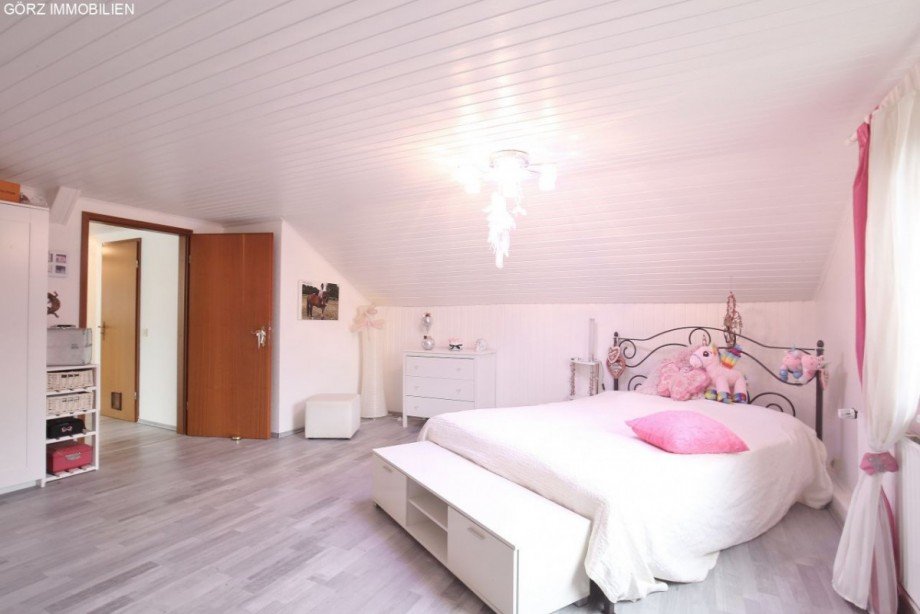 Schlafzimmer 1 DG Einfamilienhaus Elmenhorst