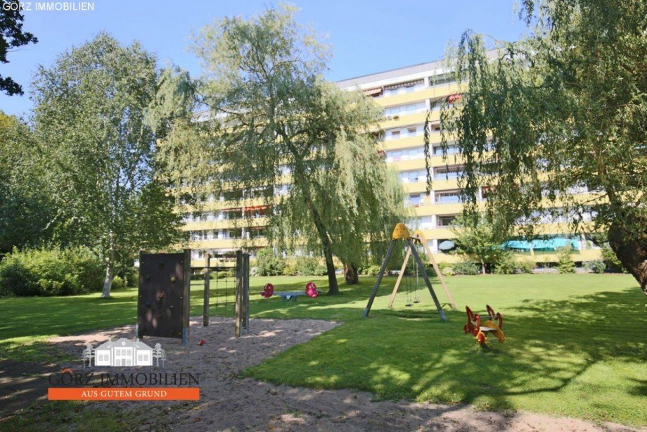 Gr�nfl�che mit Spielplatz Etagenwohnung Pinneberg