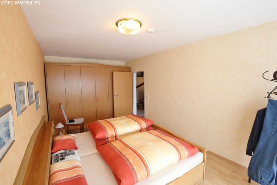 gro�es Schlafzimmer im OG Reihenhaus Elmshorn